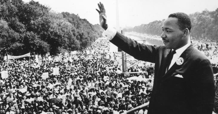 MLK waving to crowd