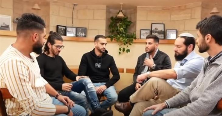 Israelis discussing a topic
