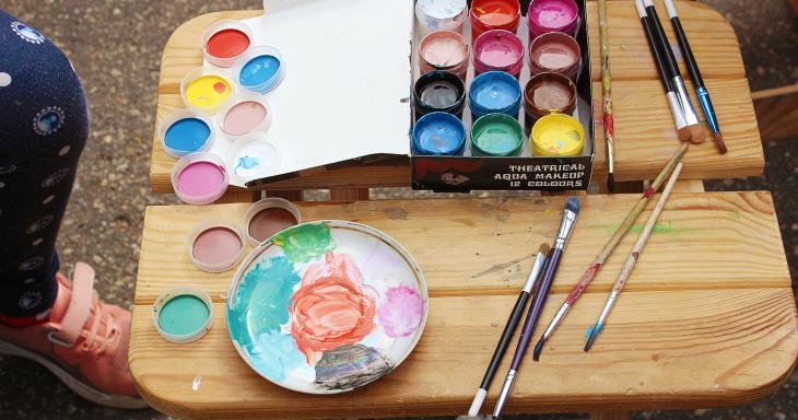 Paint and paint brushes