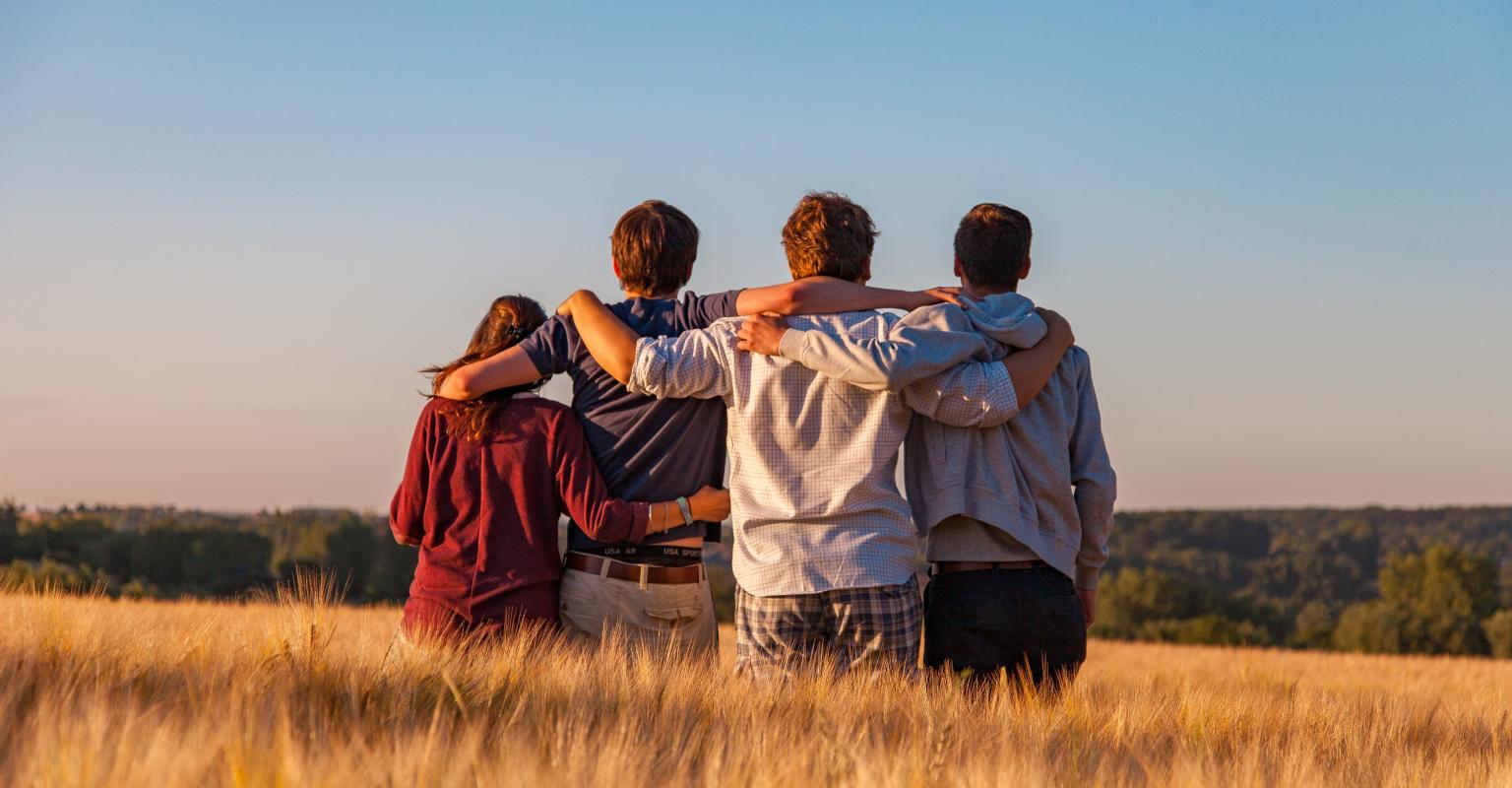 Arms around shoulder