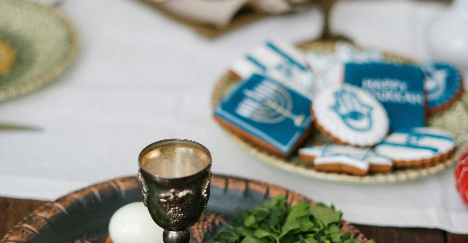 Jewish holiday table