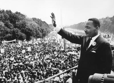 MLK waving to crowd