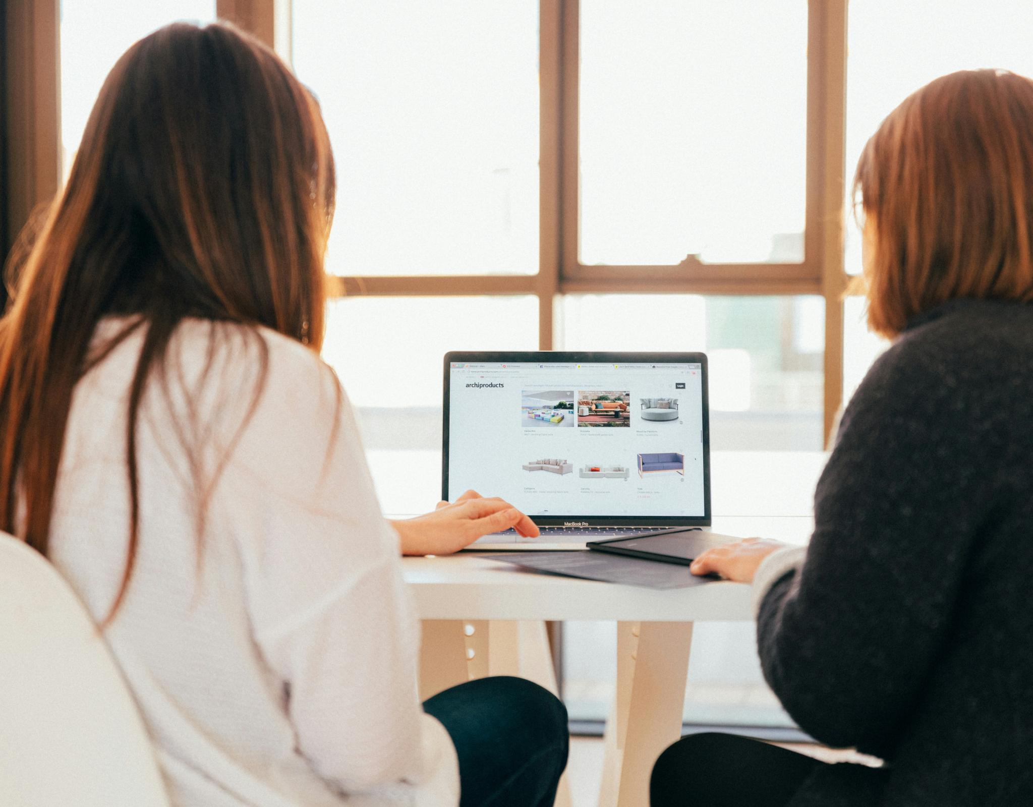 Women in front of a computer