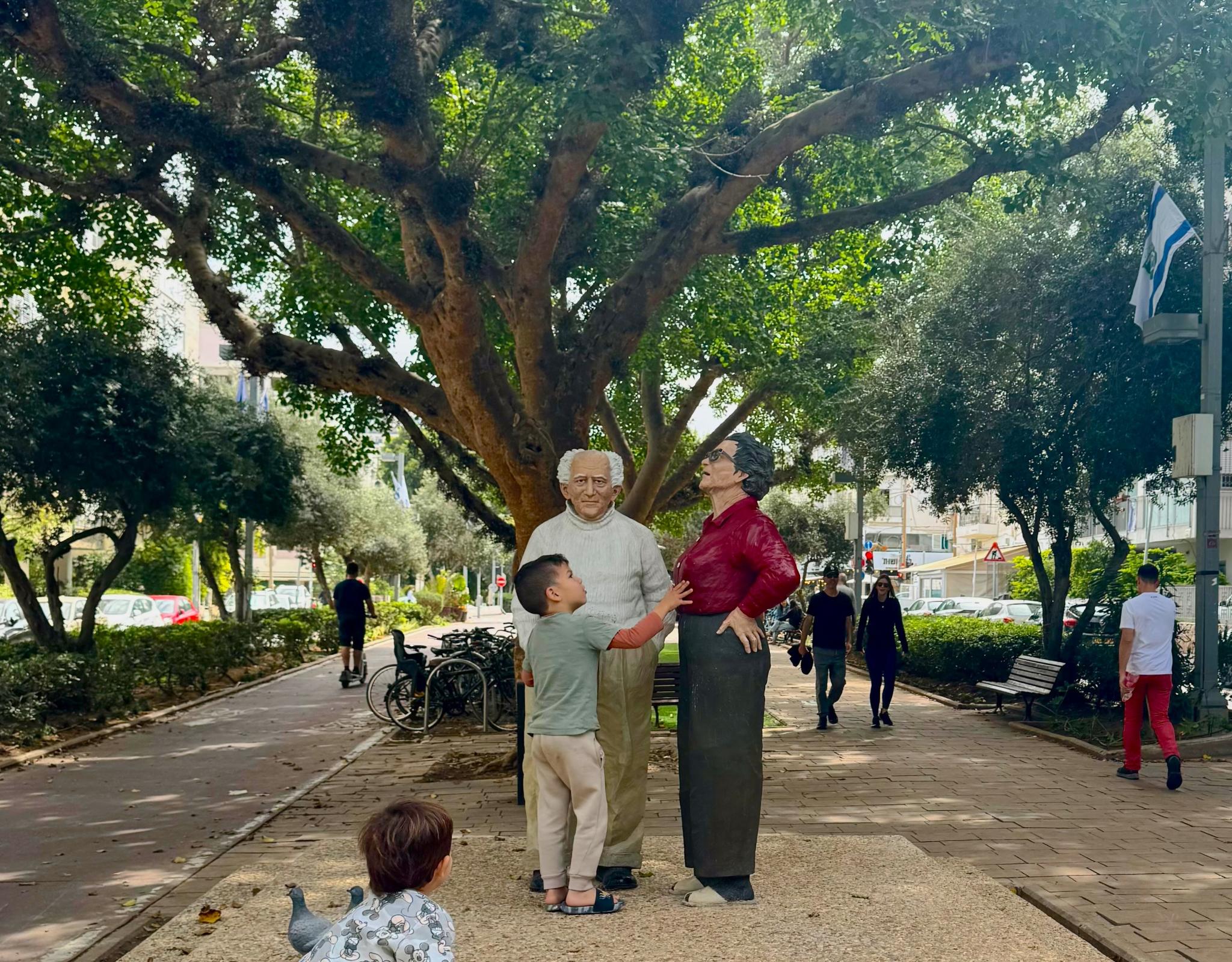 Ben Gurion Blvd, Tel Aviv, Israel, 2025 © Zion Ozeri