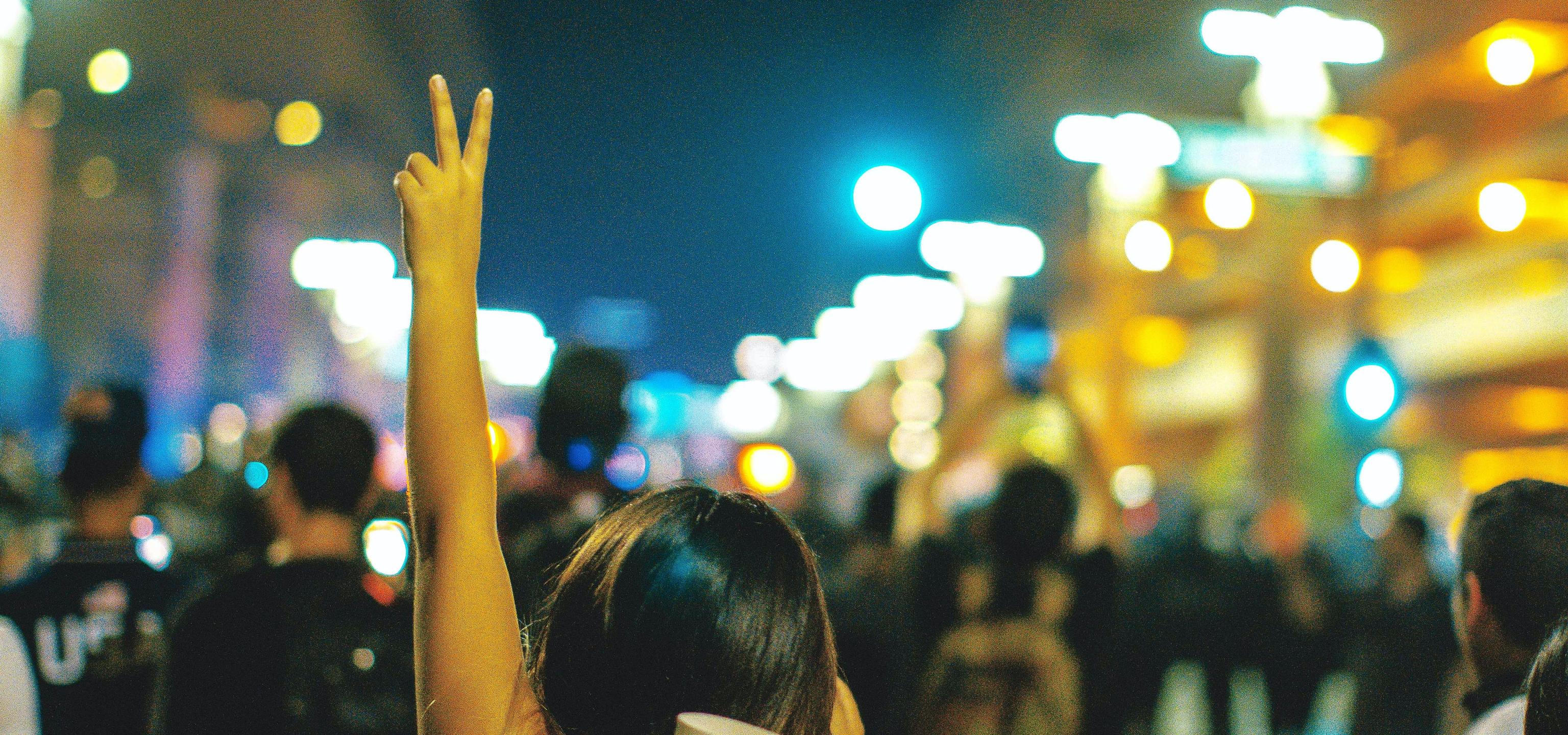 Person holding up a V sign