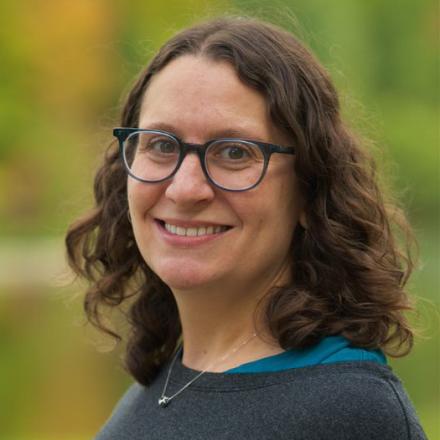 Beth Lipschutz headshot