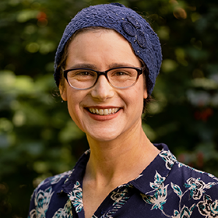 A headshot of Aviva Richman in front of a leafy background.