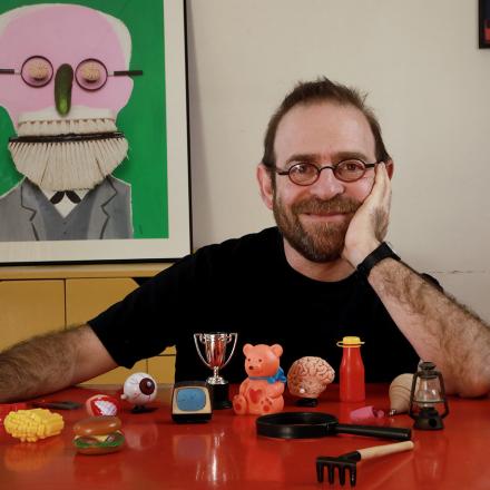 A photo of Hanoch Piven. 